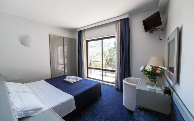 Club Hotel