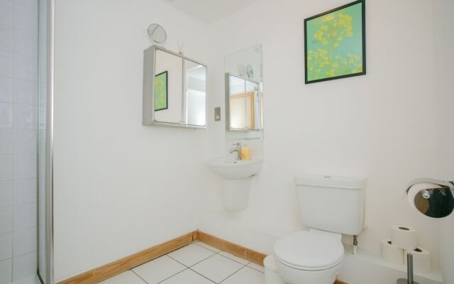 3 Bedroom Flat In East London