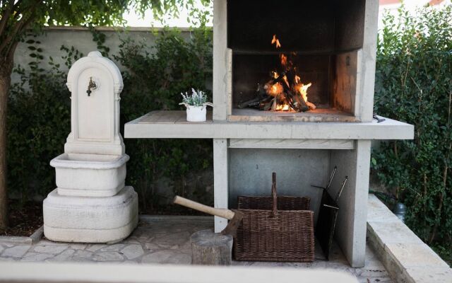 Villa Eleganza With Pool For 9 Guests , Zadar