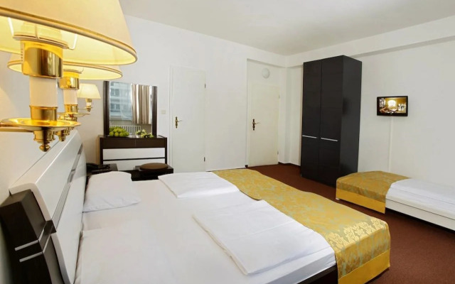 City Gate by Centro Comfort