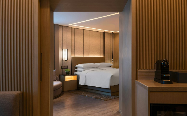 Renaissance Shenzhen Luohu Hotel