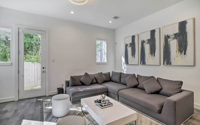 Newly-built Luxury Galleria Area Townhome!