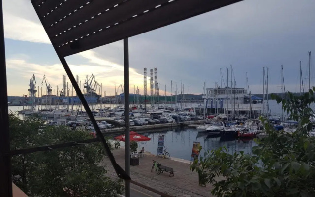 Harbour-Apartment with sea view and parking spot