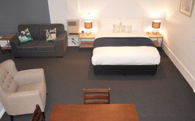 Penguin Seaside Motel