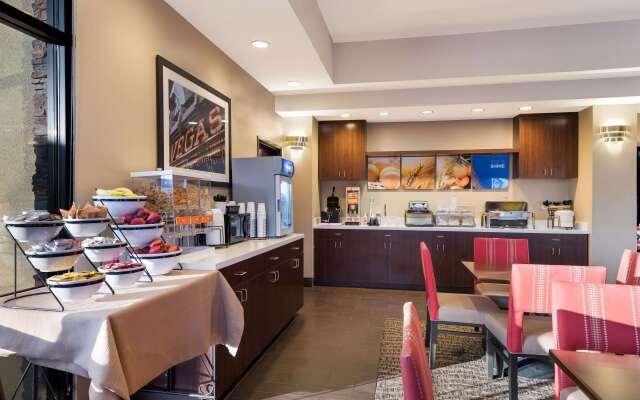 Comfort Inn & Suites Las Vegas - Nellis