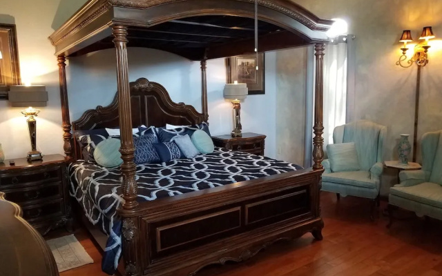 Tuscan Manor