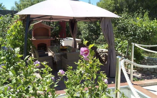 Villa Velin Apartments