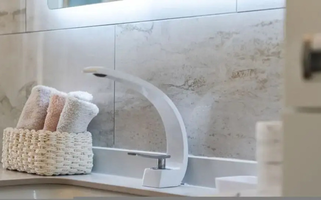 Urban Scene - Free Parking