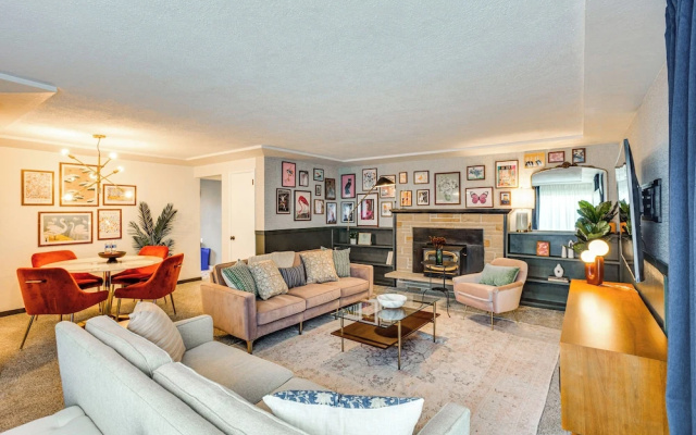 Vibrant Tacoma Retreat, Near Point Defiance Park!