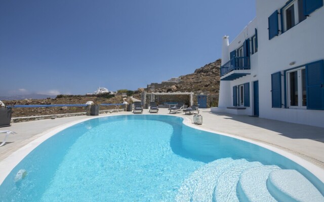 Serene Villa by Stylish Stays
