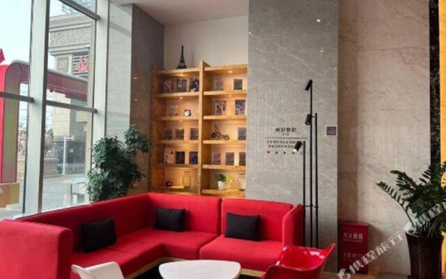 Ibis Hotel (Changji Jianshe Road Snack Street)