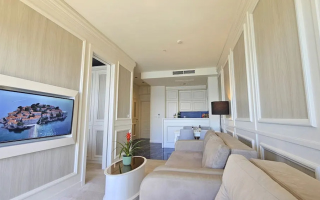 Royalis Suites