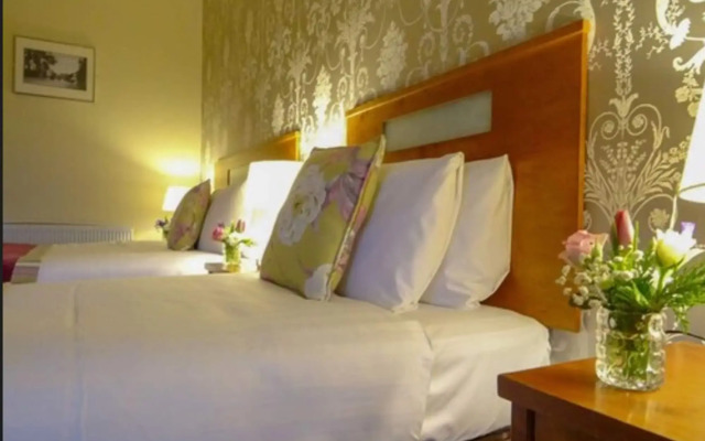 Raheen Woods Hotel