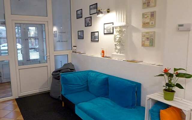 FlyFly Hostel