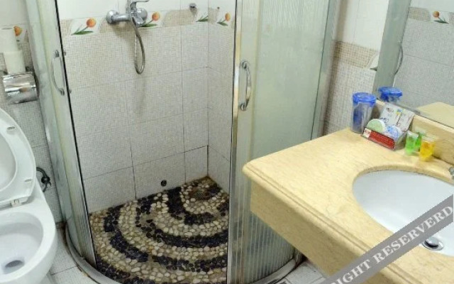 Yilongxin Business Hotel