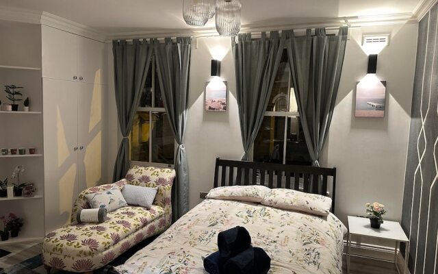 Fabulous Apartment to Acton Town