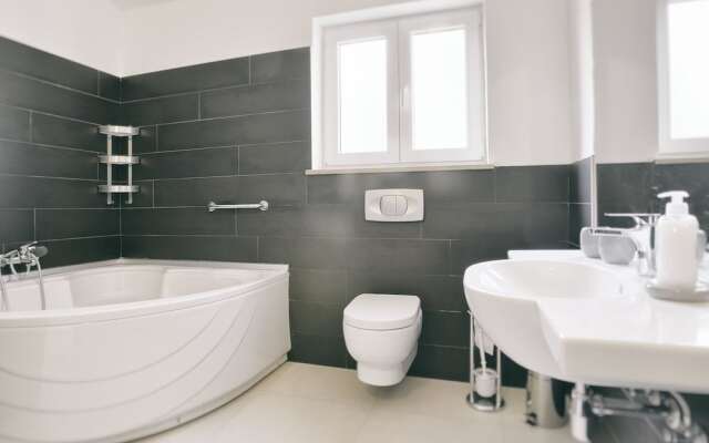 Luxurious Villa with Sauna & Hot Tub in Žminj