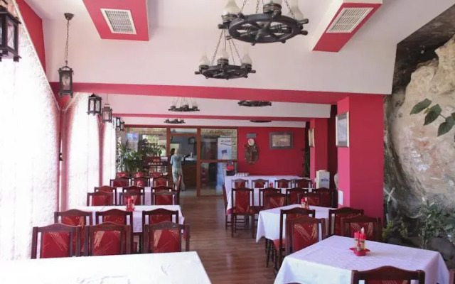 Ribarska Sreshta Family Hotel