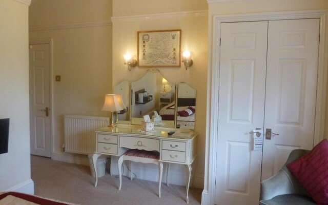 Tyrrells Ford Country Inn  Hotel