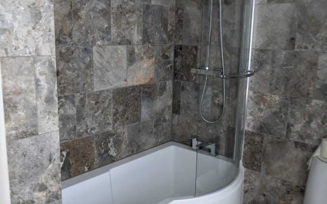 Modern 2Bd Riverside Flat In Fulham