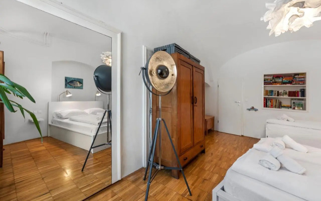 ROG Apartment with Furnished Courtyard