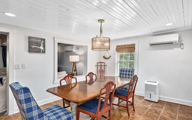 Lakefront 4BR w Screened Porch