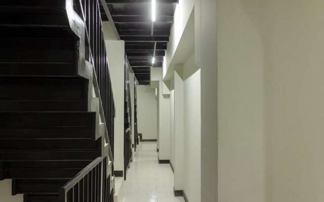 OYO 737 Kamar Keluarga Mahkota 8