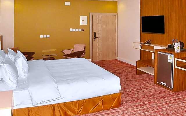 OYO 618 Taya Hotel
