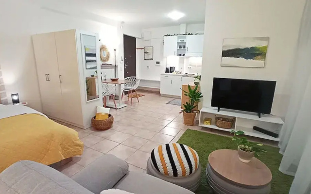 Relaxing Studio Apt 1 min to Highway Parking