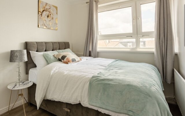 Beautiful 2-bed Apartment in Barking