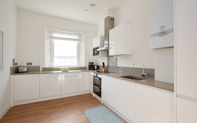 Romantic 3BR in Bayswater by Sonder