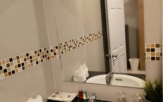 Infinity Holiday Inn Bangkok