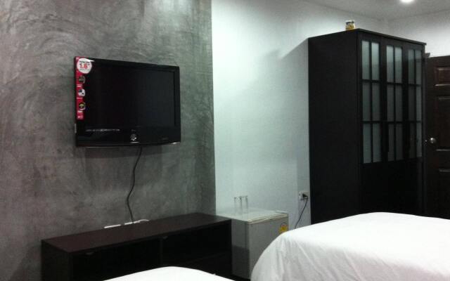 Loma Place Hotel