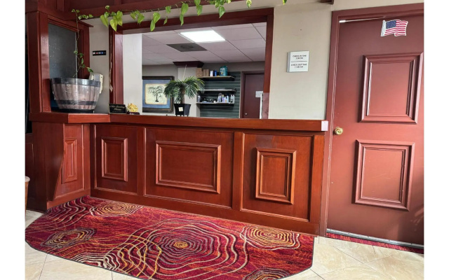 Отель Econo Lodge Warrensville Heights