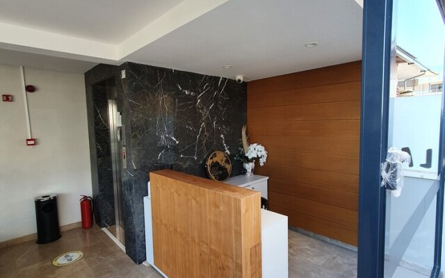 Lara Suite's