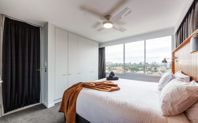 Exquisite 2 Bedroom Beach City Views