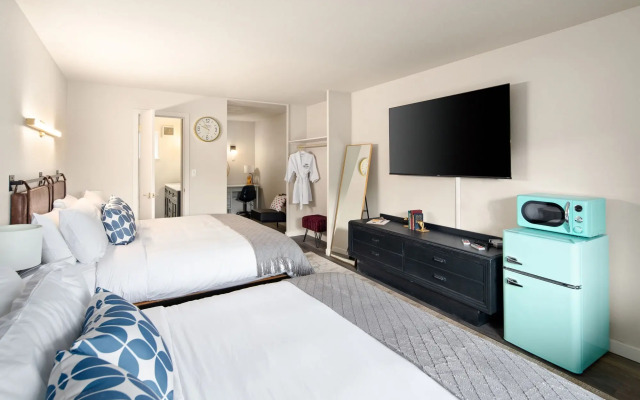 Hotel McCoy - Art, Coffee, Beer, Wine