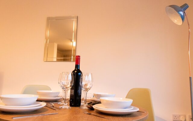 Livestay-modern 2 Bed Apartment Close to Heathrow