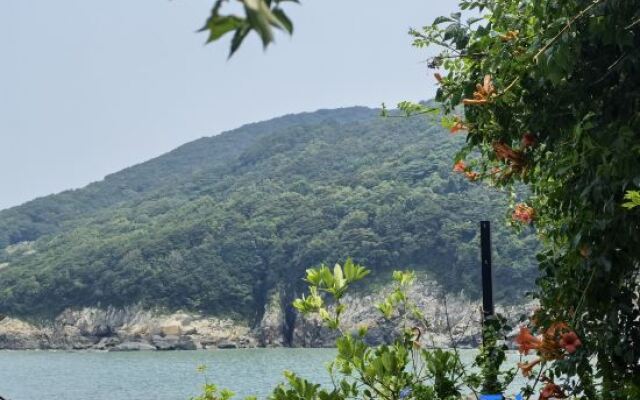 Zhoushan Zhujiajiantiwan Homestay (Xiaowu Shitang Shop)