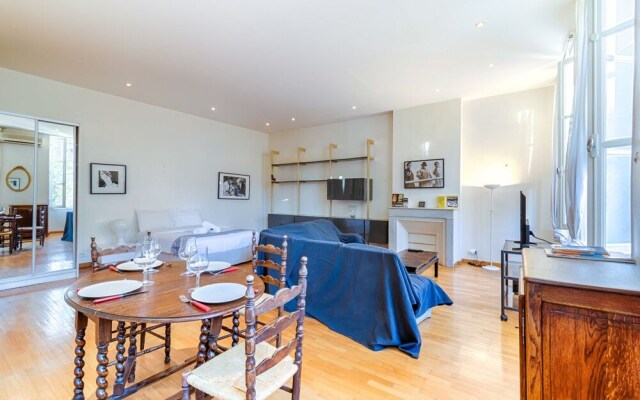 Large Air-conditioned One-room Apartment - Terrace