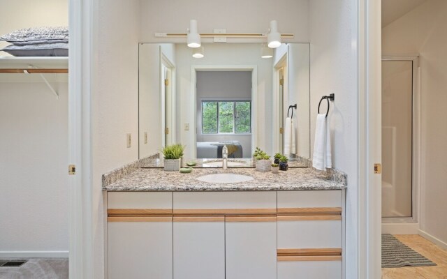 9 Cottonwood 3 Bedroom Home by RedAwning