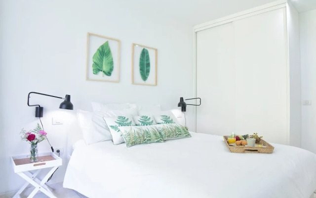 Stylish retreat in-between the ocean and mountains