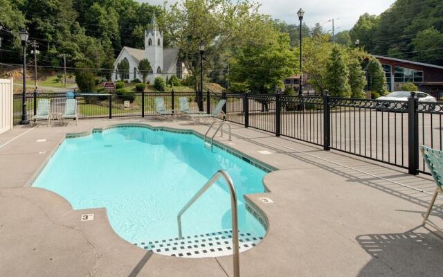 Roaring Romance - Two Bedroom Condo