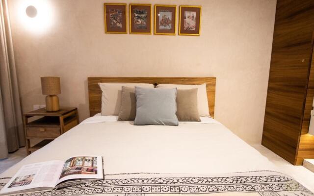 Spacious 2BR apt   Wide balcony w/tub & Yoga deck