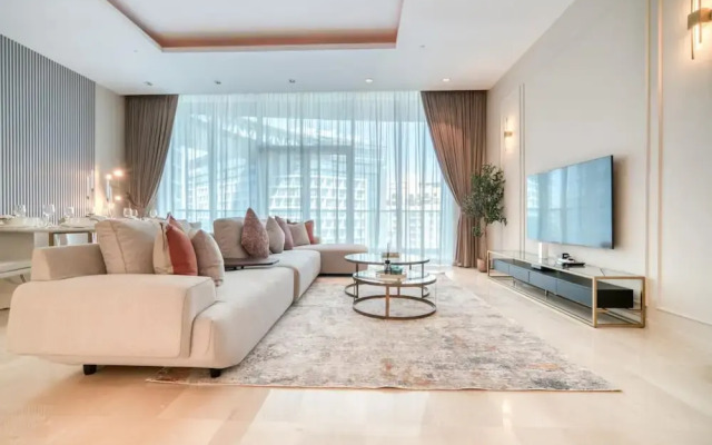 Modish Palm 3BR w Private Balcony Beach Access