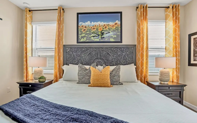 Large Villa, Private Pool+game Room+movie Theater!