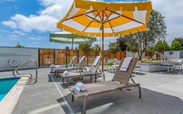 Hotel Centro Sonoma Wine Country, Tapestry Collection Hilton