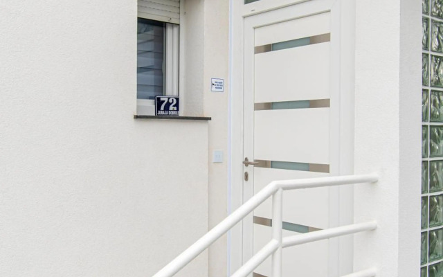 MODERN apartments WAVE near the AIRPORT