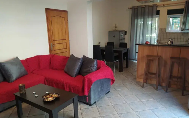 Marousi Comfy Apartment With Balcony