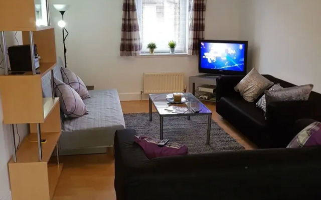 Executive Open Plan Apartment in Leith
